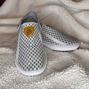 EAGSOUNI Mesh clogs NWOT 10 US Women/ 8.5 US Men = 41 EU